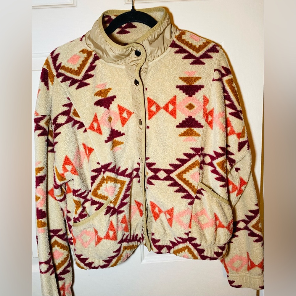 Weekend Everyday  Southwestern Aztec‎ Print Snap Button Fleece, L